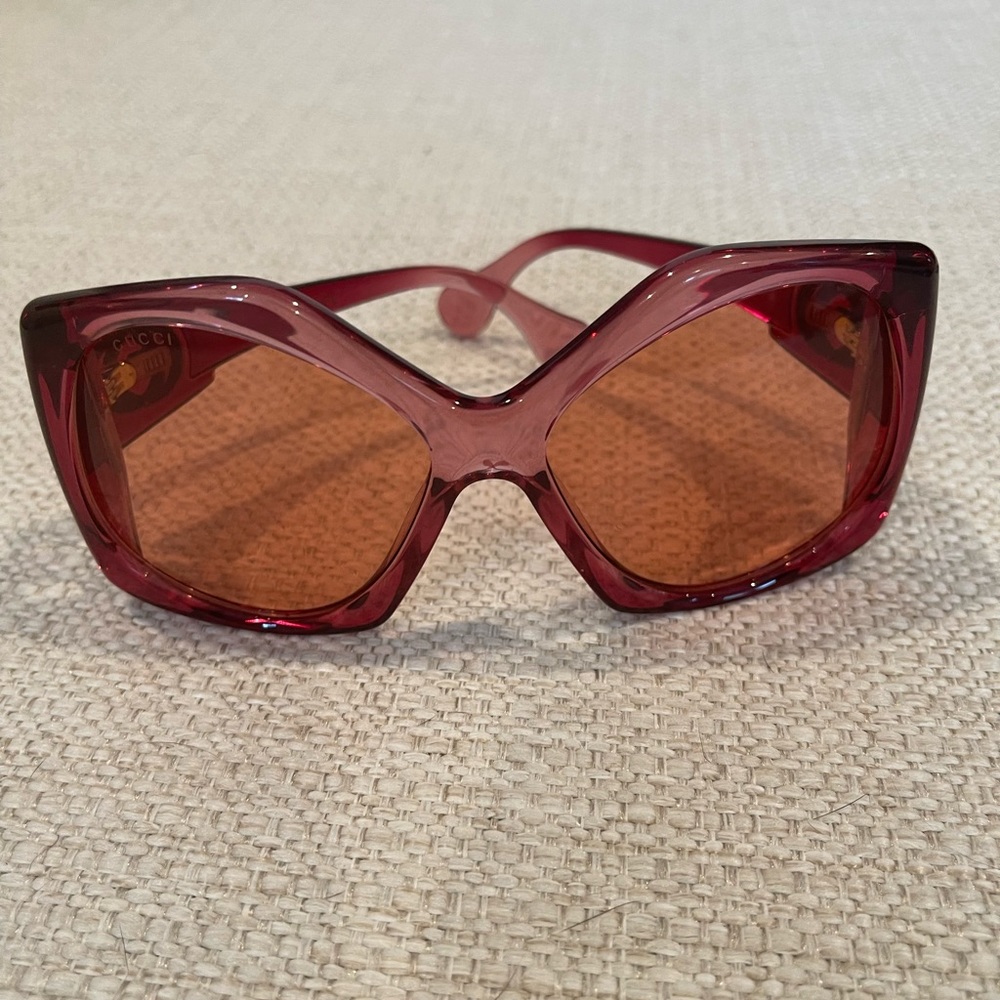 Gucci Heptagon Frame shades worn twice. **AUTHENTIC**.